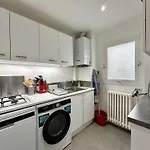 Apartment 3 Pieces Avec Terrasse, Proche Commerces Et - Fr-1-245-170