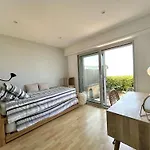 Apartment 3 Pieces Avec Terrasse, Proche Commerces Et - Fr-1-245-170 *
