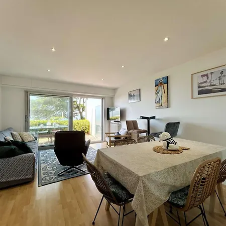 3 Pieces Avec Terrasse, Proche Commerces Et - Fr-1-245-170 *