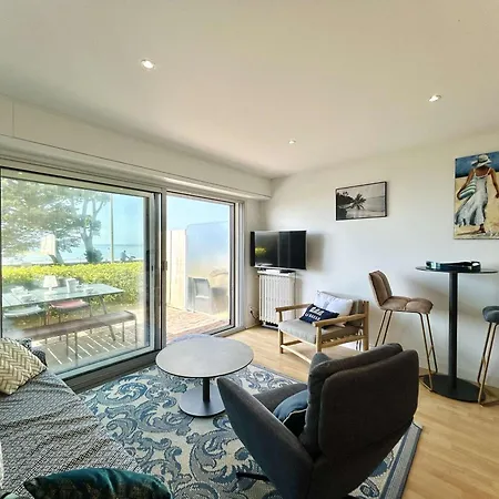 3 Pieces Avec Terrasse, Proche Commerces Et - Fr-1-245-170