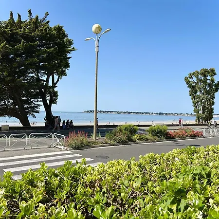 3 Pieces Avec Terrasse, Proche Commerces Et - Fr-1-245-170 Apartment