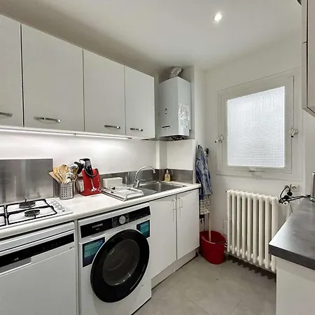 Apartment 3 Pieces Avec Terrasse, Proche Commerces Et - Fr-1-245-170