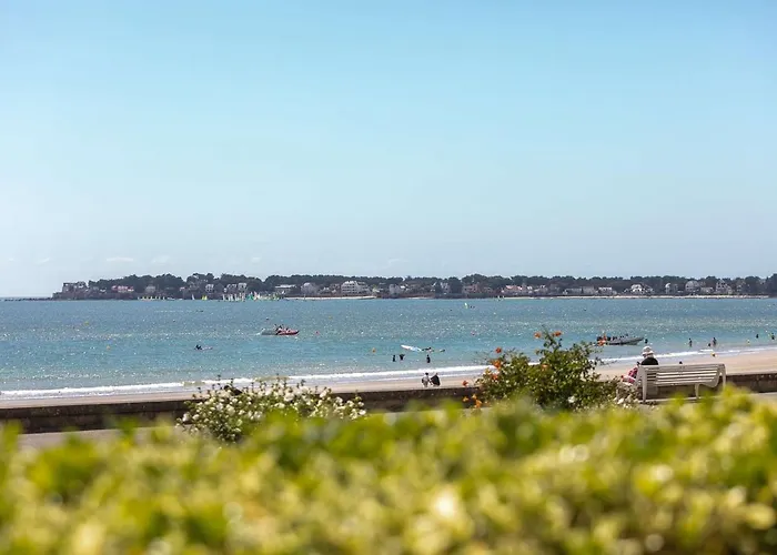 3 Pieces Avec Terrasse, Proche Commerces Et - Fr-1-245-170 *