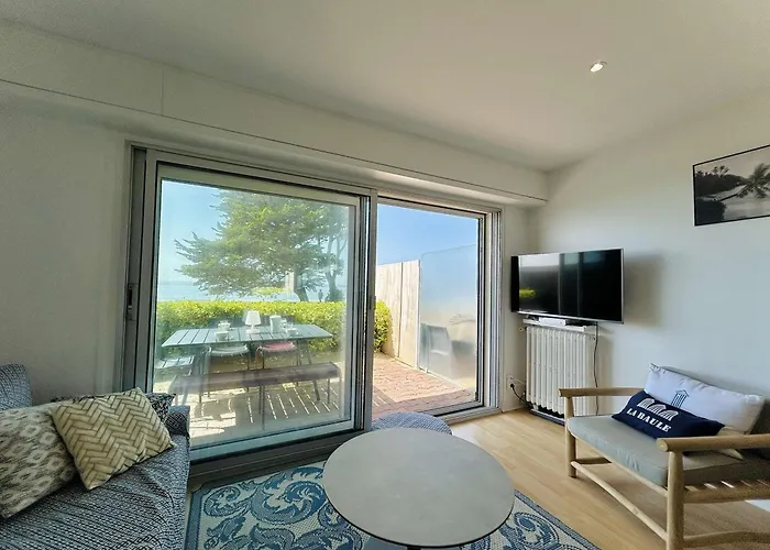 3 Pieces Avec Terrasse, Proche Commerces Et - Fr-1-245-170