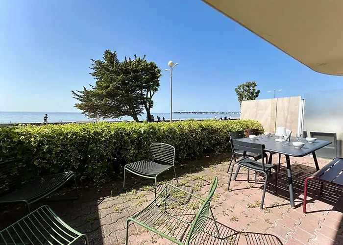 Apartment 3 Pieces Avec Terrasse, Proche Commerces Et - Fr-1-245-170