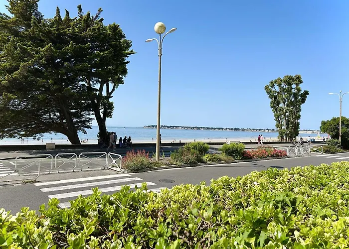 3 Pieces Avec Terrasse, Proche Commerces Et - Fr-1-245-170 Apartment