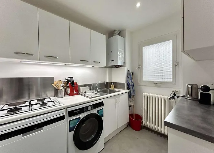 Apartment 3 Pieces Avec Terrasse, Proche Commerces Et - Fr-1-245-170