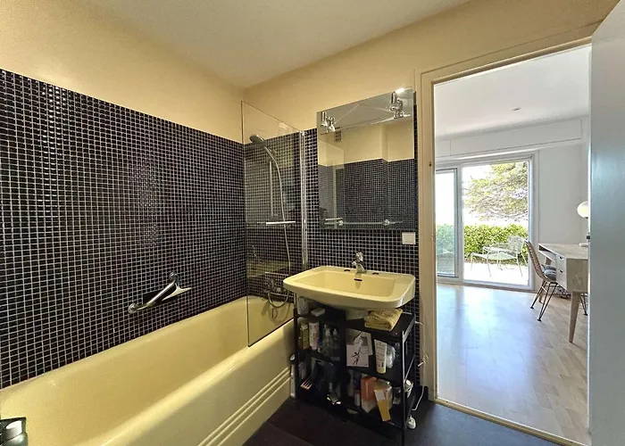 3 Pieces Avec Terrasse, Proche Commerces Et - Fr-1-245-170 Apartment *