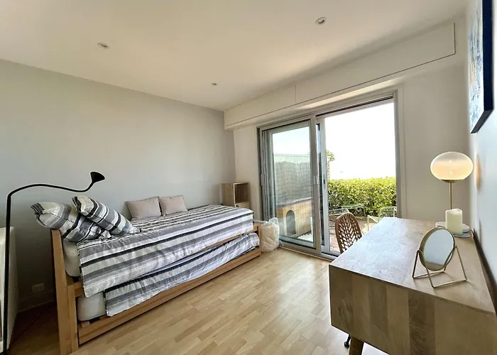 Apartment 3 Pieces Avec Terrasse, Proche Commerces Et - Fr-1-245-170 *